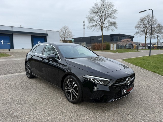 Foto 6 van MERCEDES-BENZ A-KLASSE 180 Star Edition Luxury Line Navi Camera