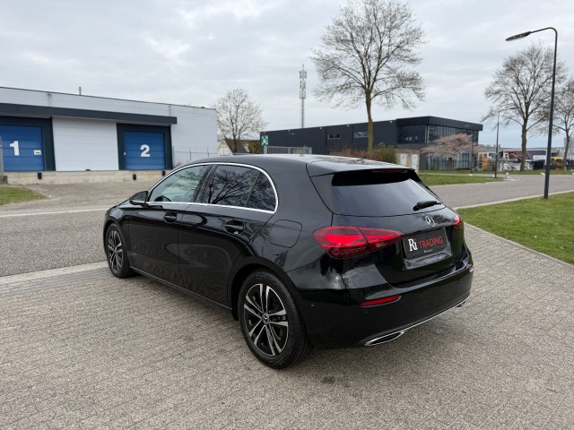 Foto 8 van MERCEDES-BENZ A-KLASSE 180 Star Edition Luxury Line Navi Camera