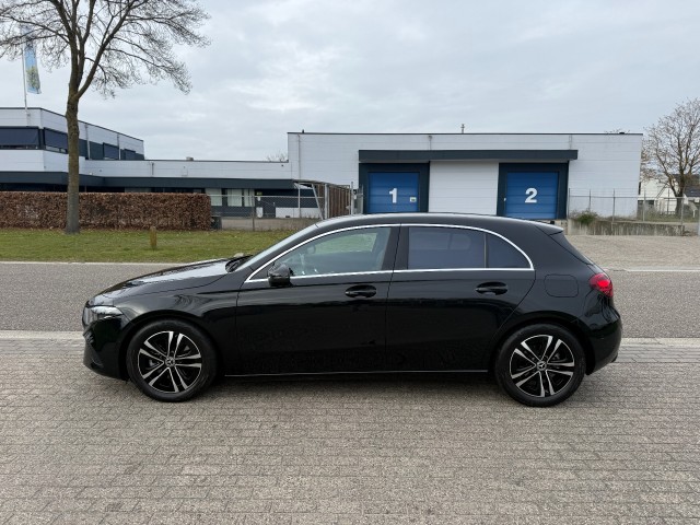 Foto 7 van MERCEDES-BENZ A-KLASSE 180 Star Edition Luxury Line Navi Camera