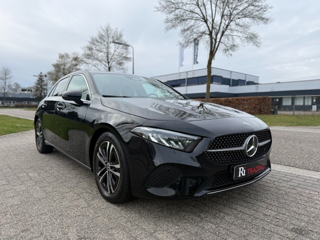 Foto 5 van MERCEDES-BENZ A-KLASSE 180 Star Edition Luxury Line Navi Camera