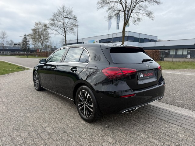 Foto 4 van MERCEDES-BENZ A-KLASSE 180 Star Edition Luxury Line Navi Camera