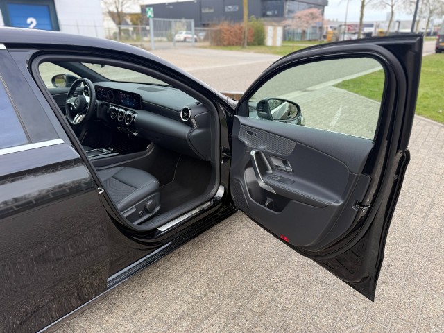 MERCEDES-BENZ A-KLASSE 180 Star Edition Luxury Line Navi Camera