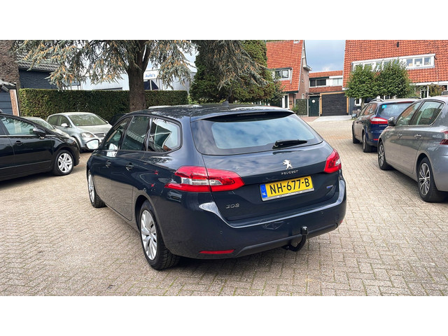 Foto 3 van Peugeot 308 SW 1.2 PureTech Blue Lease-Navi-Clima-Cruise-APK