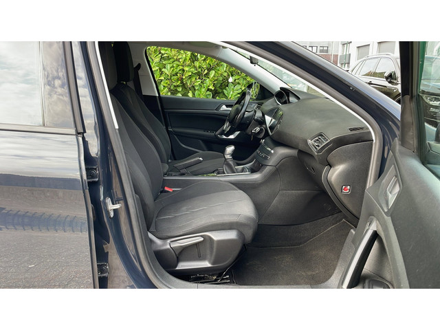 Foto 7 van Peugeot 308 SW 1.2 PureTech Blue Lease-Navi-Clima-Cruise-APK