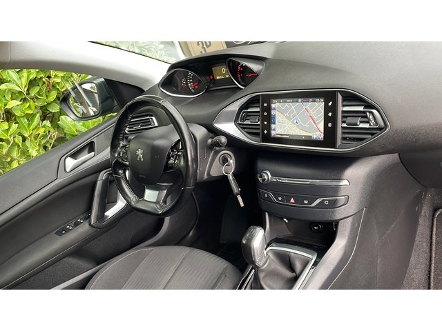 Foto 10 van Peugeot 308 SW 1.2 PureTech Blue Lease-Navi-Clima-Cruise-APK