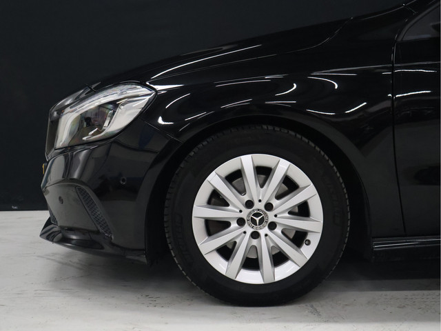 Foto 3 van Mercedes-Benz A-Klasse 180 BlueEFFICIENCY Business [CRUISECONTROL, STOELVERWARMING, CAMERA, PDC V+A,