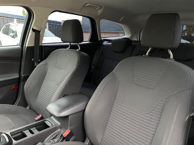 Foto 4 van Ford Focus Wagon 1.5 Titanium NIEUWSTAAT NAVI CRUISE KEYLESS CAMERA PDC CLIMA