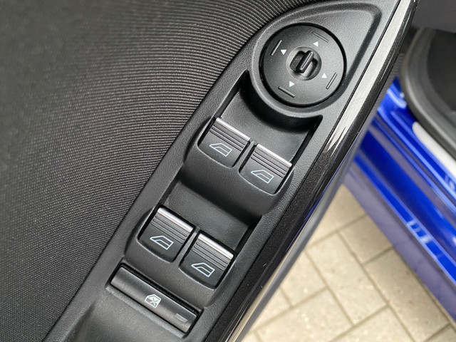 Foto 2 van Ford Focus Wagon 1.5 Titanium NIEUWSTAAT NAVI CRUISE KEYLESS CAMERA PDC CLIMA