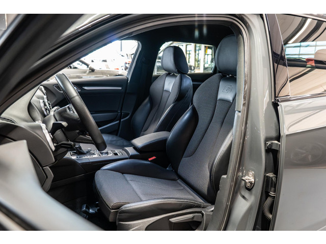 Foto 3 van Audi A3 Sportback 35 TFSI CoD Sport S Line Edition B&O | Nederlandse Auto