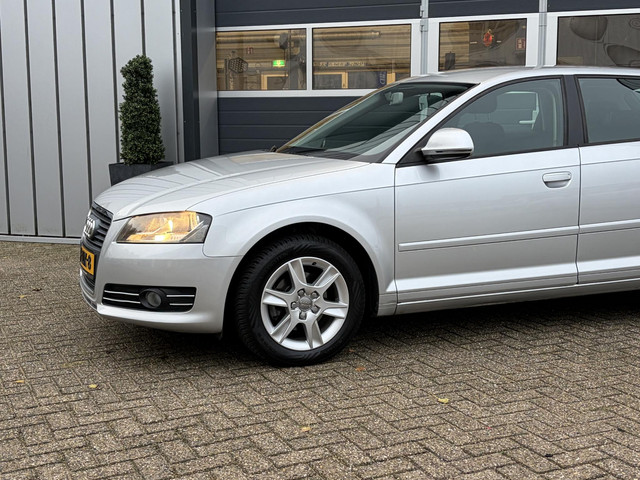 Foto 3 van Audi A3 Sportback 1.6 Attraction Business Edition | Airco | NAP | Climate | CV | Camera |