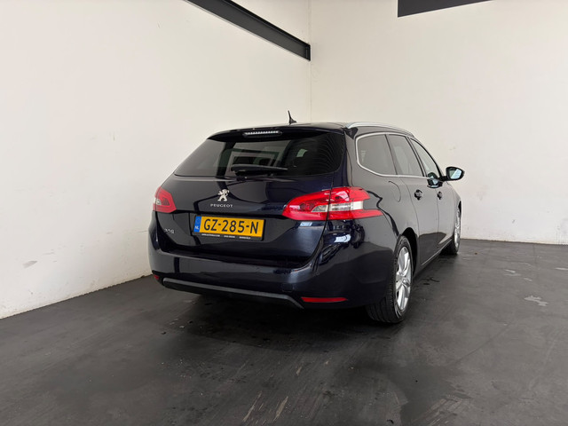 Foto 10 van Peugeot 308 SW 1.2 PureTech Blue Lease Executive (bj 2015)