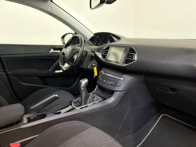 Foto 9 van Peugeot 308 SW 1.2 PureTech Blue Lease Executive (bj 2015)