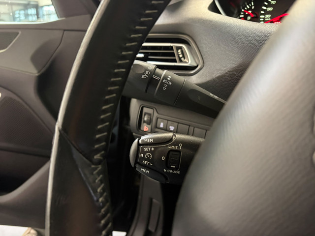 Foto 2 van Peugeot 308 SW 1.2 PureTech Blue Lease Executive (bj 2015)