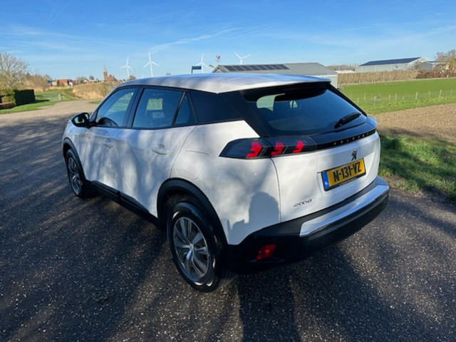 Foto 9 van Peugeot 2008 1.2 PureTech Active Navigatie Pdc Enz