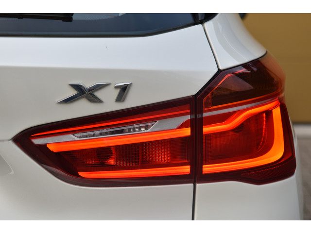 Foto 5 van BMW X1 sDrive20i * Trekhaak * LED * Leder * Stoelverwarming * 18''LM *