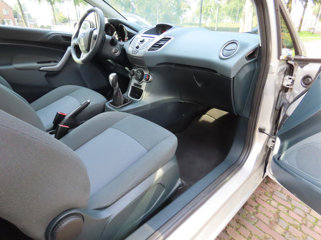 Foto 3 van Ford Fiesta 1.25 Limited Airco Stuurbekrachtiging