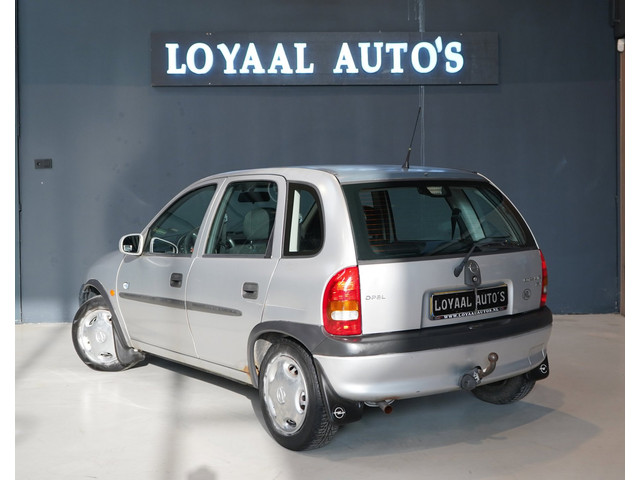 Foto 6 van Opel Corsa 1.2i-16V Strada | AUT | TREKHAAK | AIRCO | NAP