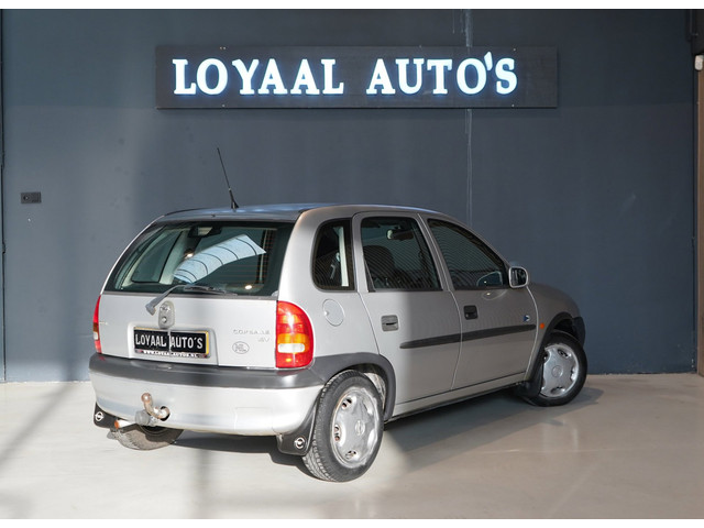 Foto 4 van Opel Corsa 1.2i-16V Strada | AUT | TREKHAAK | AIRCO | NAP