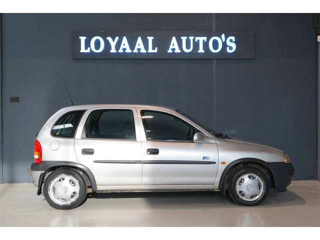Foto 3 van Opel Corsa 1.2i-16V Strada | AUT | TREKHAAK | AIRCO | NAP