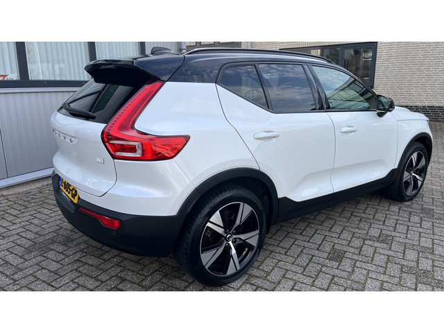 Foto 10 van Volvo XC40 Recharge P8 AWD R-Design | Warmtepomp | Lounge Pack (audio installatie premium, elektrisc
