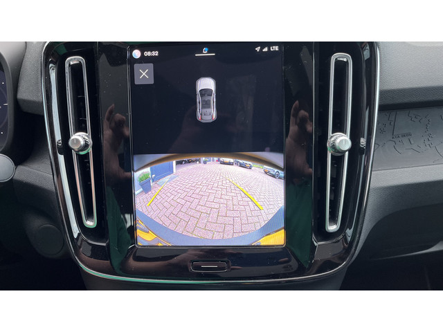 Foto 5 van Volvo XC40 Recharge P8 AWD R-Design | Warmtepomp | Lounge Pack (audio installatie premium, elektrisc