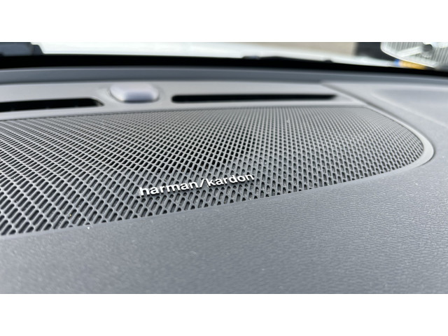 Foto 4 van Volvo XC40 Recharge P8 AWD R-Design | Warmtepomp | Lounge Pack (audio installatie premium, elektrisc