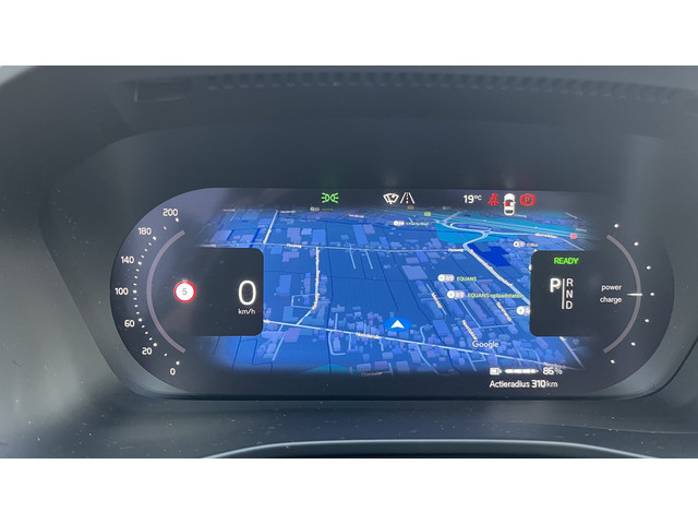 Foto 2 van Volvo XC40 Recharge P8 AWD R-Design | Warmtepomp | Lounge Pack (audio installatie premium, elektrisc