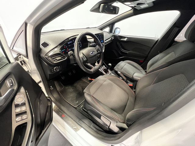 Foto 6 van Ford Fiesta 1.0 EcoBoost ST-Line | Navigatie/Android/Apple Carplay | LM Velgen 17" | Cruise Control