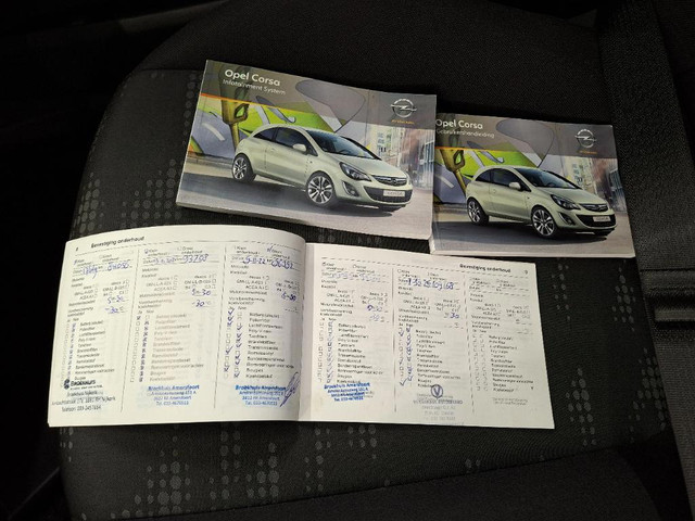 Foto 2 van Opel Corsa 1.2-16V Color Edition AUTOMAAT AIRCO CRUISE