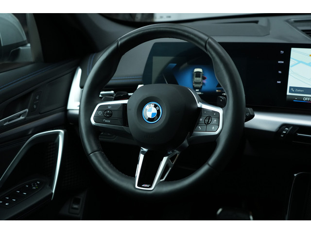 Foto 5 van BMW X1 xDrive25e M Sport | 245PK | Pano | HUD | 360° | 20" | Keyless | Premium Pack | Travel Pack |