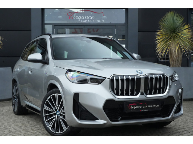 Foto 8 van BMW X1 xDrive25e M Sport | 245PK | Pano | HUD | 360° | 20" | Keyless | Premium Pack | Travel Pack |