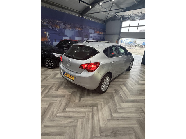 Foto 8 van Opel Astra 1.6 Sport AUTOMAAT