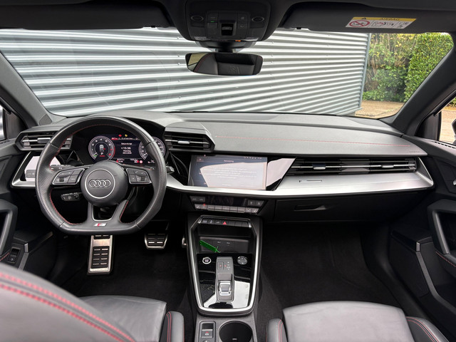 Foto 2 van Audi A3 Sportback 45 TFSI e S edition Competition