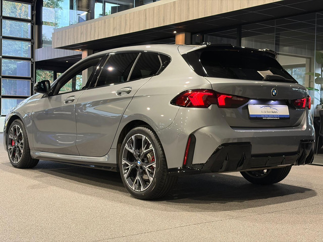 Foto 9 van BMW 1-serie 120 M Sport Design Edition Panoramadak | Stoelverwarming | Camera | Carplay