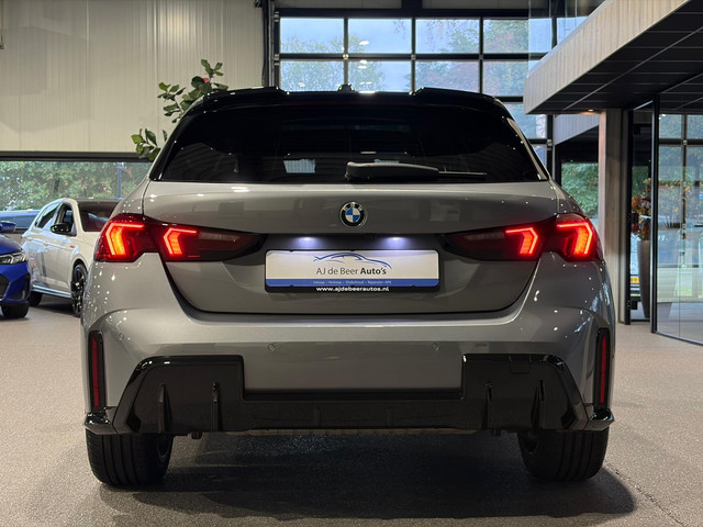 Foto 8 van BMW 1-serie 120 M Sport Design Edition Panoramadak | Stoelverwarming | Camera | Carplay
