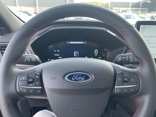 Foto 7 van Ford Kuga 2.5 PHEV ST-Line X | Wegklapbare Trekhaak | Panoramadak | Adaptive LED | Head up Display |