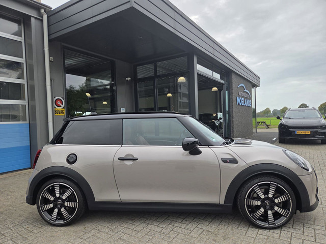 Foto 2 van Mini 3-Deurs 2.0 Cooper S Resolute Edition * Super Netjes !!!