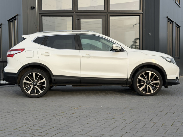 Foto 9 van Nissan QASHQAI 1.2 Visia Pano | Leer | Verw. stoelen | 360 camera