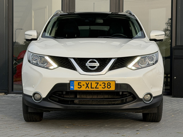 Foto 8 van Nissan QASHQAI 1.2 Visia Pano | Leer | Verw. stoelen | 360 camera