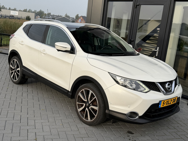 Foto 5 van Nissan QASHQAI 1.2 Visia Pano | Leer | Verw. stoelen | 360 camera