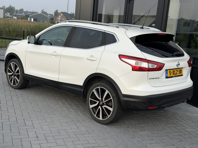 Foto 4 van Nissan QASHQAI 1.2 Visia Pano | Leer | Verw. stoelen | 360 camera