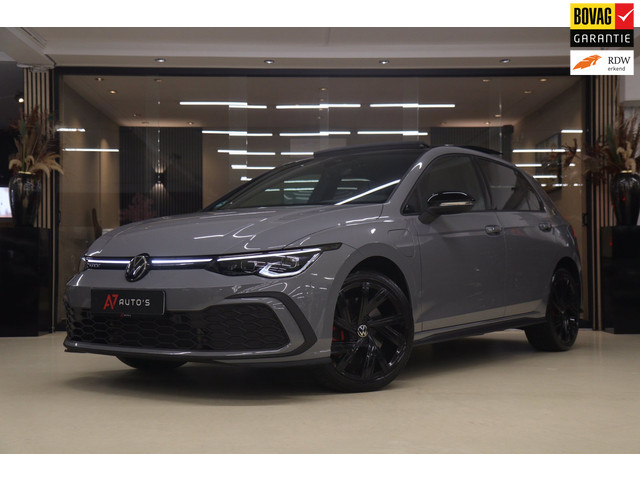 Foto 3 van Volkswagen Golf 1.4 eHybrid GTE BLACKSTYLE/PANO/CARPLAY/SFEERVER/VOL