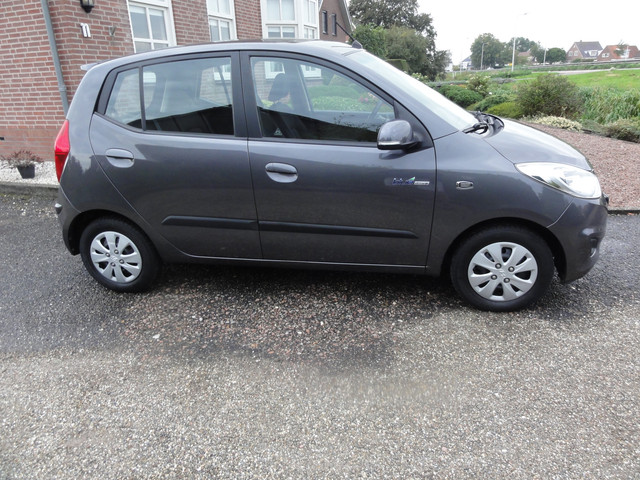 Foto 3 van Hyundai i10 1.0 Black pack AIRCO A.P.K 24-01-2027 !!
