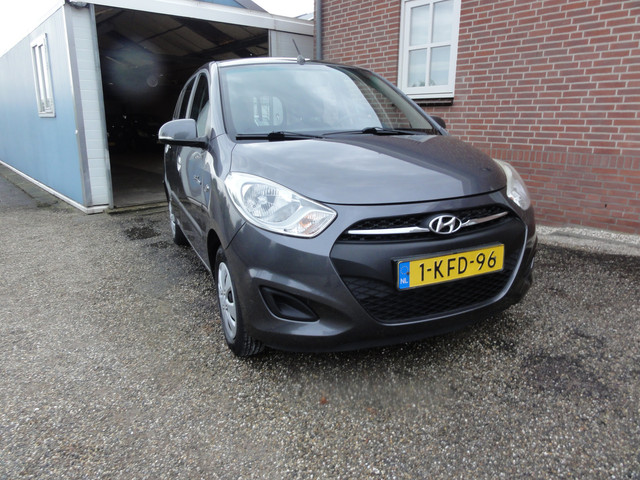 Foto 2 van Hyundai i10 1.0 Black pack AIRCO A.P.K 24-01-2027 !!