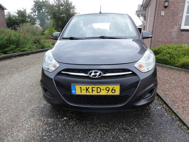 Foto 4 van Hyundai i10 1.0 Black pack AIRCO A.P.K 24-01-2027 !!