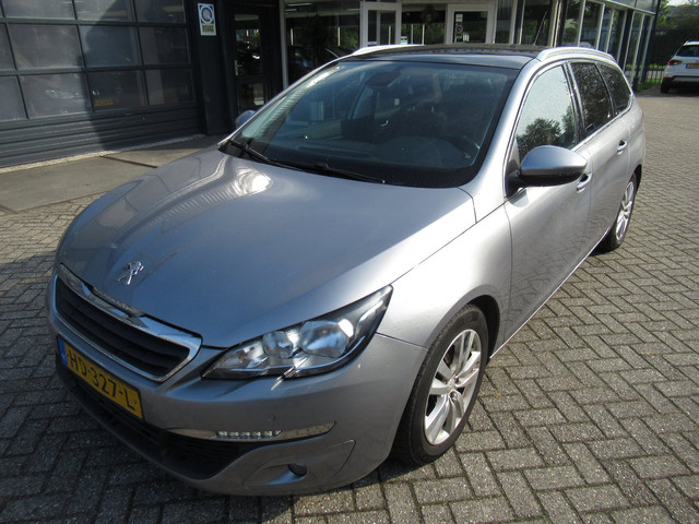 Foto 10 van Peugeot 308 SW 1.6 BlueHDI Blue Lease Executive Pack Lederen bekleding/ PDC/NAV/PANO/STOELVERW.