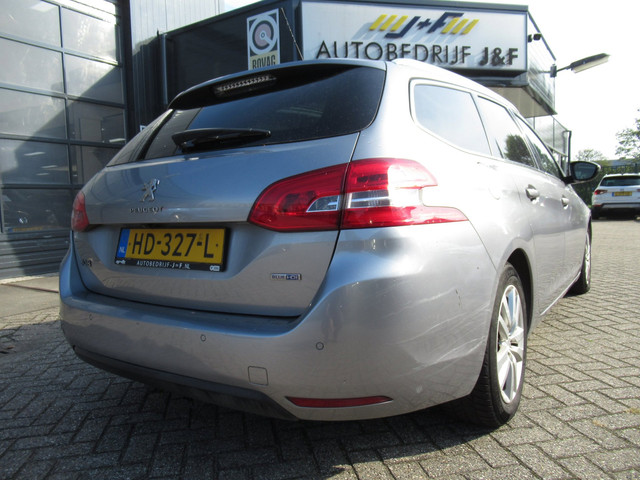 Foto 5 van Peugeot 308 SW 1.6 BlueHDI Blue Lease Executive Pack Lederen bekleding/ PDC/NAV/PANO/STOELVERW.