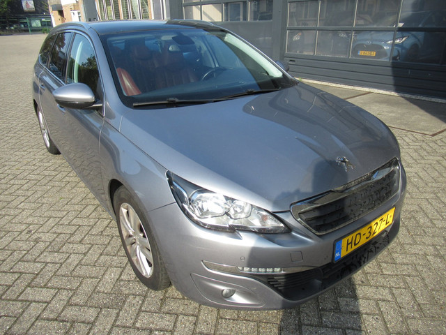 Foto 4 van Peugeot 308 SW 1.6 BlueHDI Blue Lease Executive Pack Lederen bekleding/ PDC/NAV/PANO/STOELVERW.
