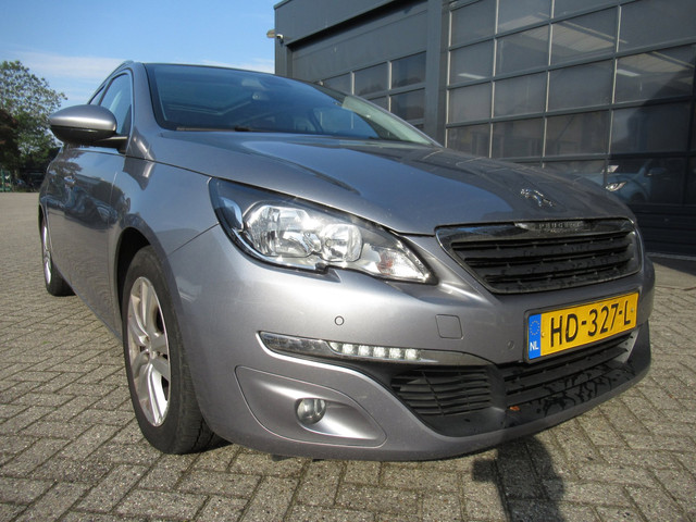 Foto 3 van Peugeot 308 SW 1.6 BlueHDI Blue Lease Executive Pack Lederen bekleding/ PDC/NAV/PANO/STOELVERW.