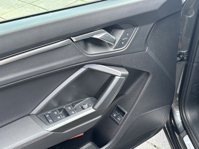 Foto 9 van Audi Q3 45 TFSI e S edition (bj 2023, automaat)